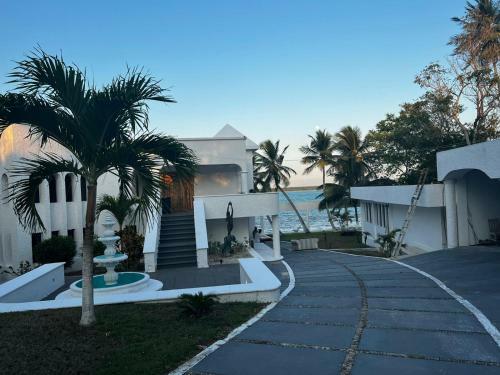 White Palm Suites