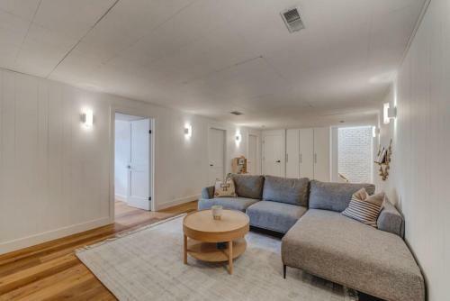 The Elm 4 Bed Bungalow With Backyard And Firepit