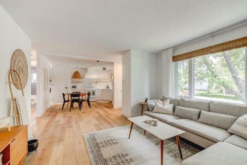 The Elm 4 Bed Bungalow With Backyard And Firepit