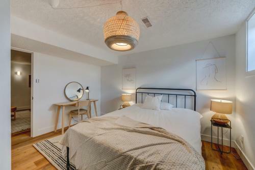The Elm 4 Bed Bungalow With Backyard And Firepit