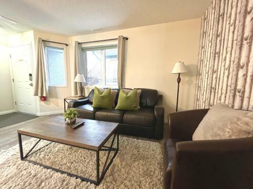 Nakiska 2 Bed 1 Bath With Mtn Views