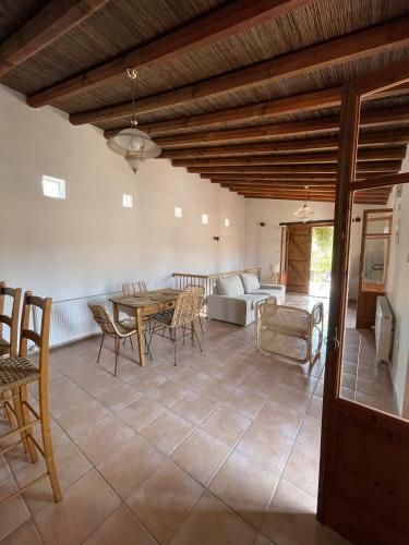 Traditional Holiday House In Louvaras Village