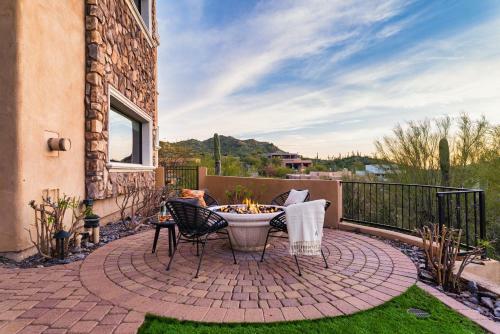 Sunbeam By Avantstay Elegant, Private Desert Home W Infinity Pool, Spa & View