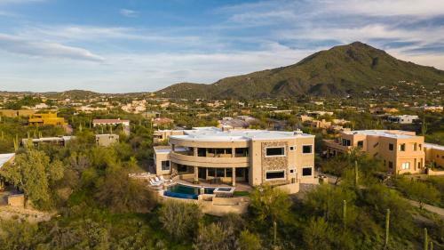 Sunbeam By Avantstay Elegant, Private Desert Home W Infinity Pool, Spa & View