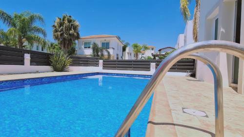 Stay : Sunny Bay Villa