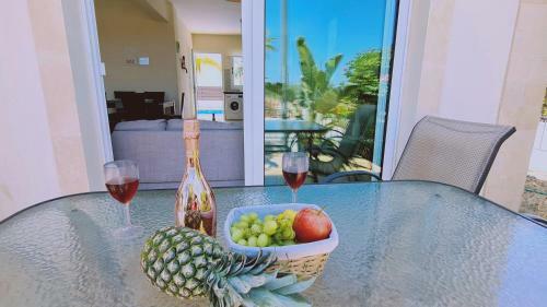 Stay : Sunny Bay Villa
