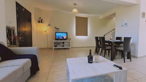 Stay : Sunny Bay Villa