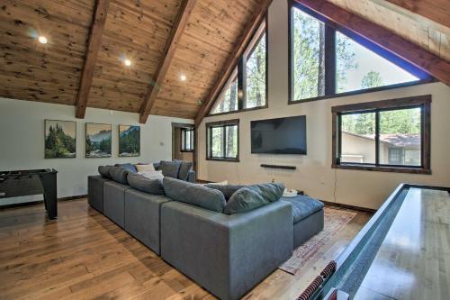 Spacious Pinetop Cabin With Deck, Grill And Yard!