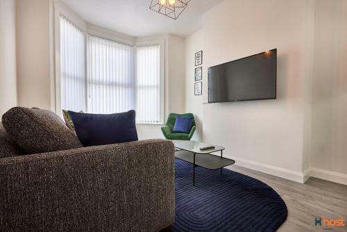 Host Liverpool - Spacious & Bright Family Home