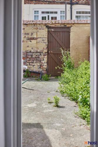 Host Liverpool - Spacious & Bright Family Home