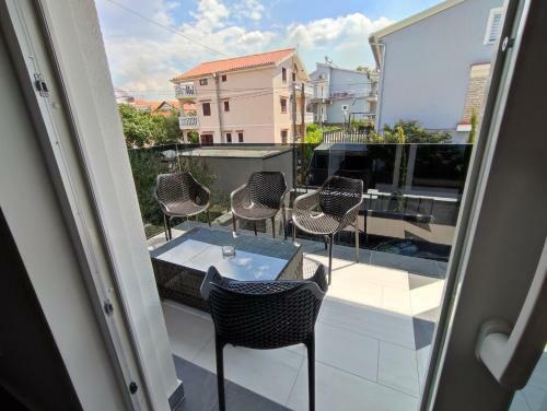 Luxury Apartments-la Dino Maky