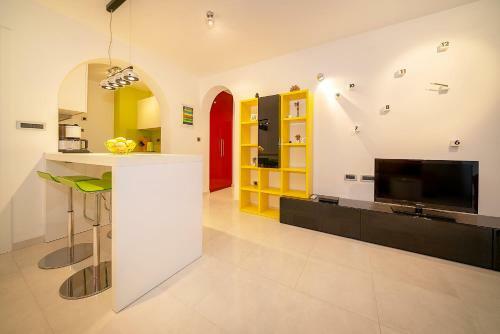 Apartments Dragica With Terrace