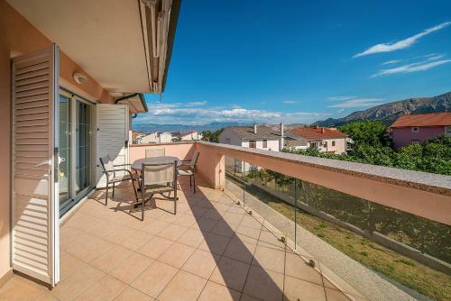 Apartments Dragica With Terrace