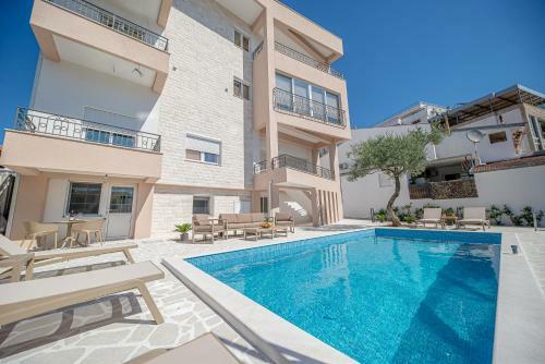 Hostal N&n Lux Guest House