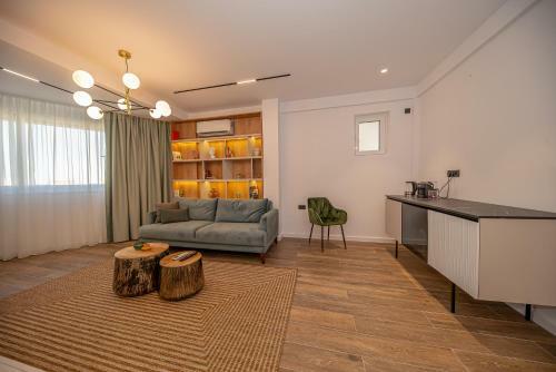 Hostal N&n Lux Guest House