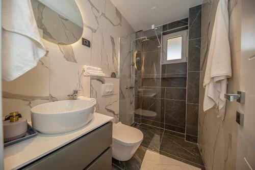 Hostal N&n Lux Guest House