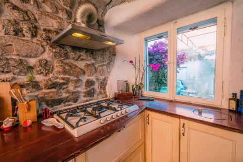 Authentic Boka House With Artistic Soul