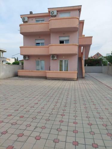 Hostal Fikret-apartmani Velika Pla?a