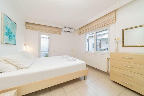 Central Villa With Garden And Pool In Kemer