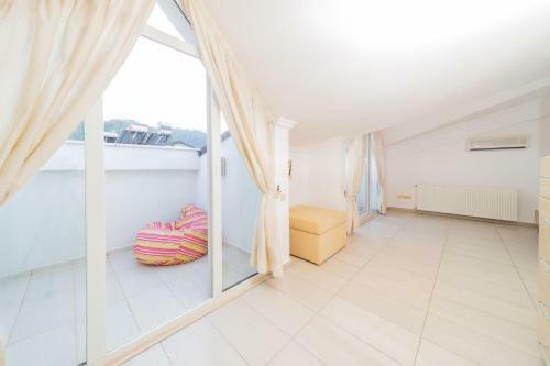 Central Villa With Garden And Pool In Kemer