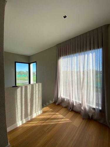 Casa Moderna A Estrenar Con Pileta Climatizada