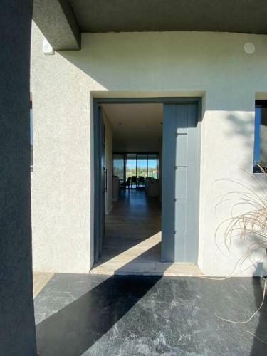 Casa Moderna A Estrenar Con Pileta Climatizada