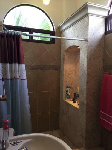 Omoa?s House- House Ahar�
