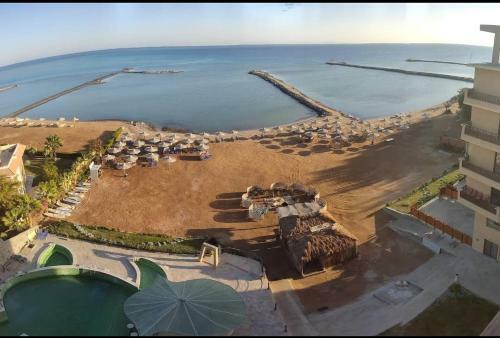 Beautiful Apartment With Sea And Pool View