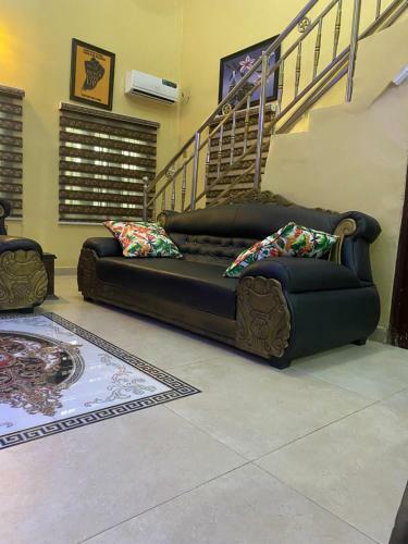 Lovely 5 Bedroom Serviced Apartment With An Suv