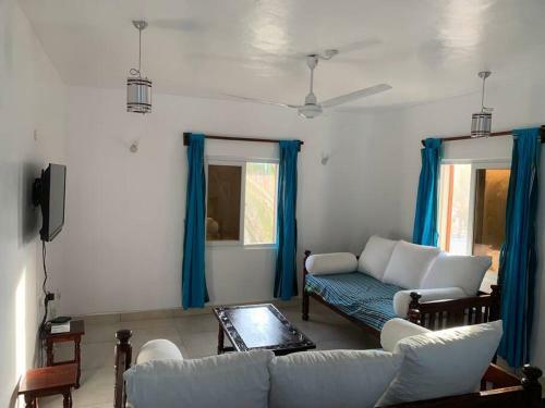 Apartamento Breezy African Inspired Two Bedroom Flat.