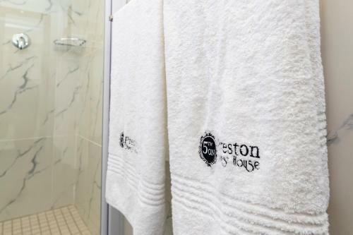 Hostal 5th On Preston Guest House