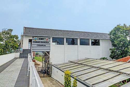 Capital O 91466 Hotel Neu Backpacker Tf (Smk Tb)