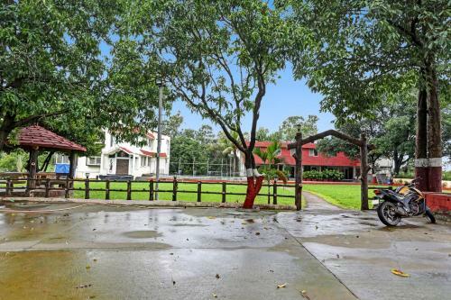 Hotel Collection O 91970 Vrindavan Resort