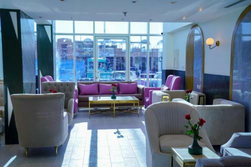 Lophorina Hotel