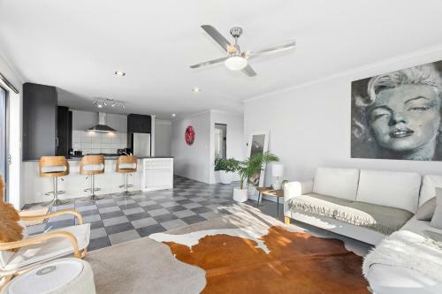 Seas The Day - Ruak?k? Holiday Home