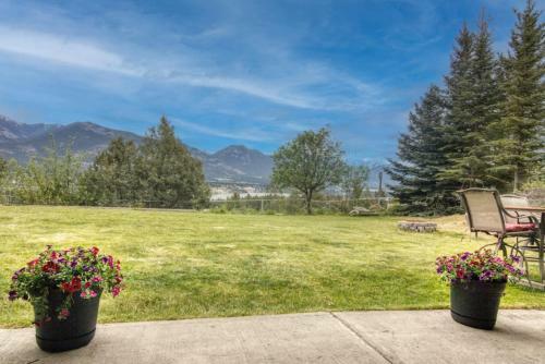 Pine Ridge Log Home With Lake View And Backyard