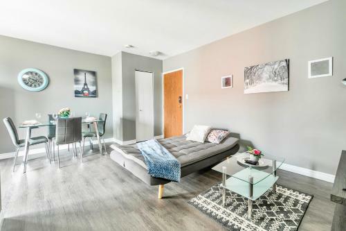 Stunning 2br - King Bed Apartment - Prime Location