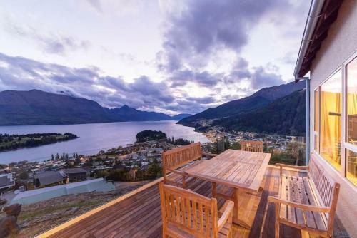 Nyumbani - Elevated Lake And Mountain Views