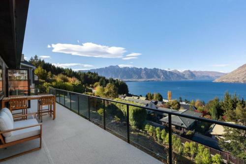 Lake And Mountain View 2 Bedroom House