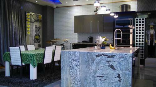 Oceanview Luxury Home With Jacuzzi
