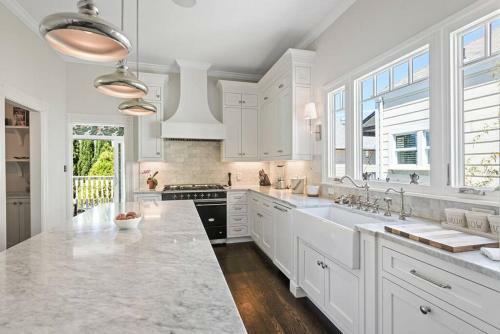 Upper Level 1885 Queen Anne Flat