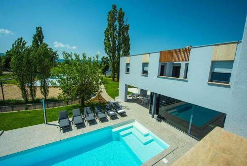 Villa Blue Star