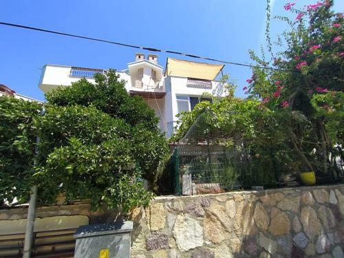 Villa Dat�a'da Bah�eli Ferah Dubleks Ev
