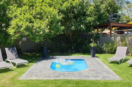 Beach House With Dstv & Wifi & Basic Housekeeping