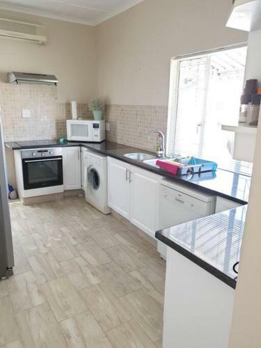 Beach House With Dstv & Wifi & Basic Housekeeping