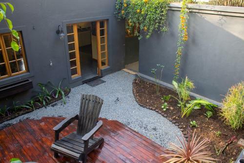 Hostal Self Contained, Executive Cottage In Sandton.