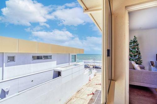 Beach Apartment 10/22 Esplanade Sea-views