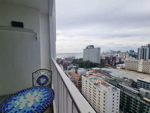 Apartamento The Base Central Pattaya Infinity Pool