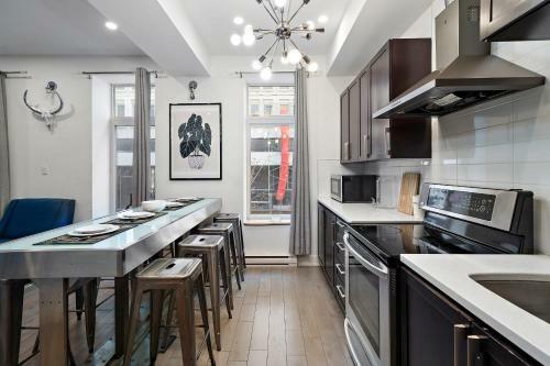 Lovely 3 Br In Central Bishop St Montreal