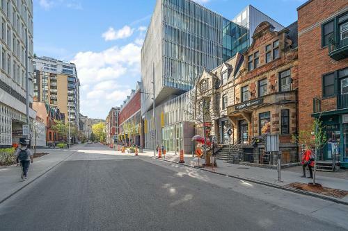 Lovely 3 Br In Central Bishop St Montreal